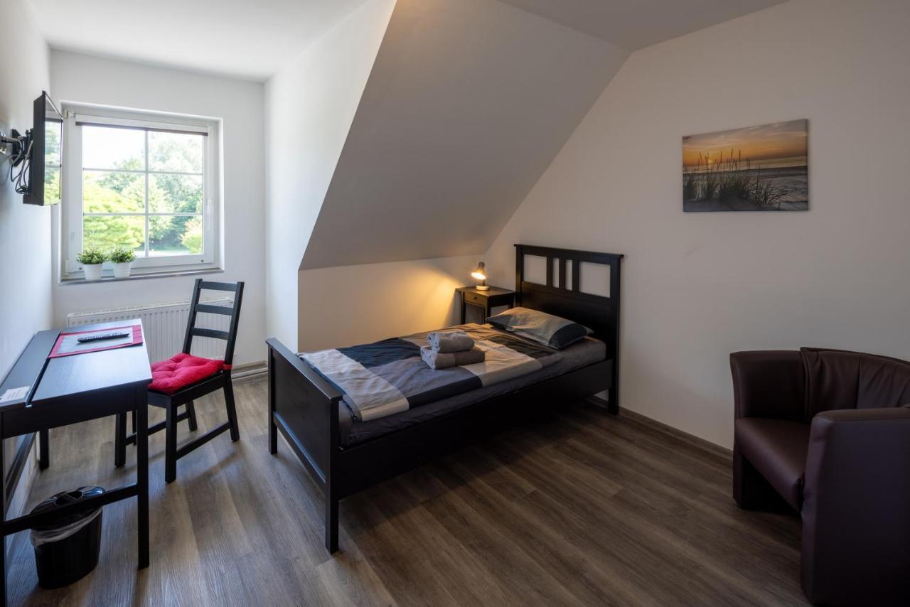 Gaestehaus Olympia Wilhelmshaven - Moderne Einzelzimmer Mit Eigenem Bad Fuer Monteure Schortens Extérieur photo